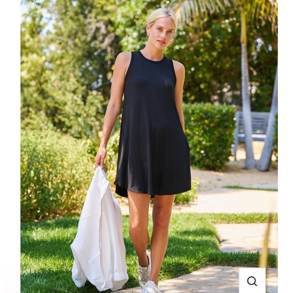 Shebird Dresses & Skirts - Shebird The Freedom Swing Dress Size 3 Black Built-in Bra Pockets Sleeveless